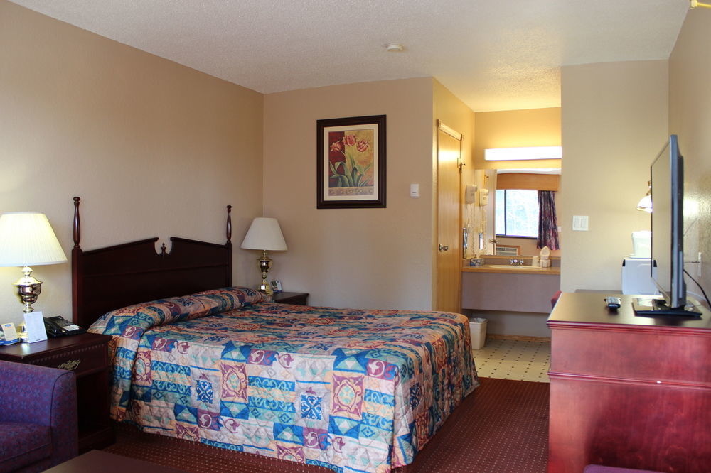 Howard Johnson By Wyndham Red Deer Exterior foto