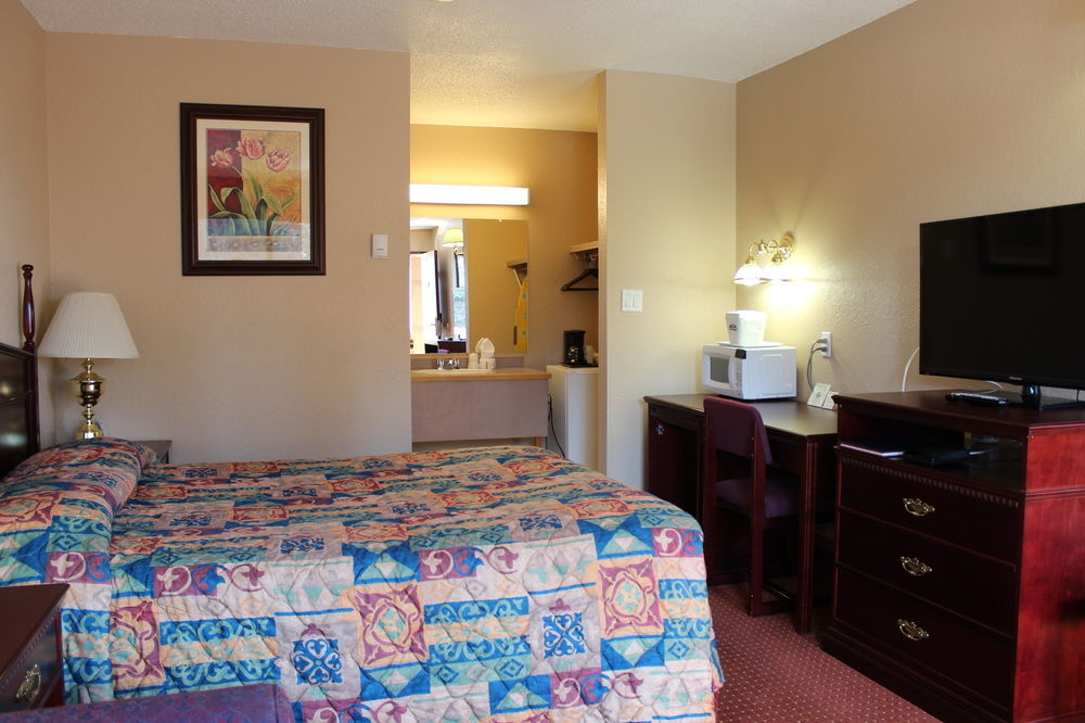 Howard Johnson By Wyndham Red Deer Exterior foto