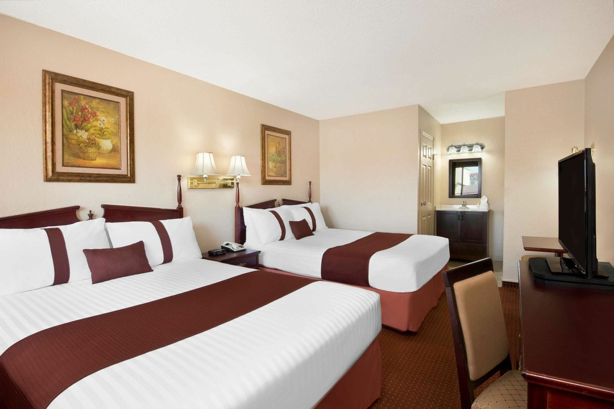 Howard Johnson By Wyndham Red Deer Exterior foto