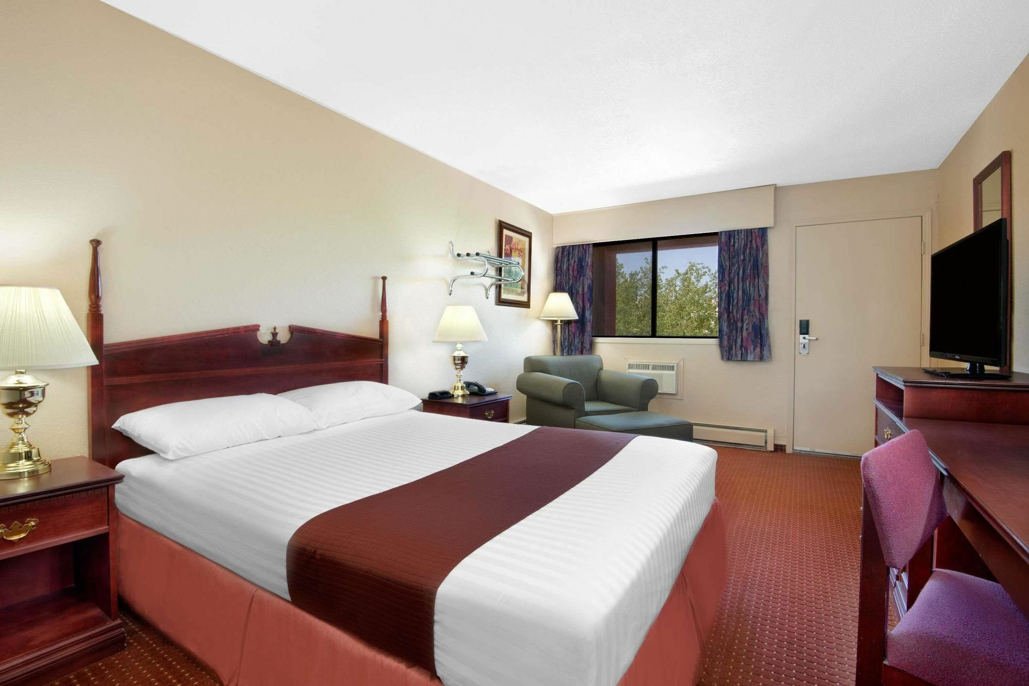 Howard Johnson By Wyndham Red Deer Exterior foto